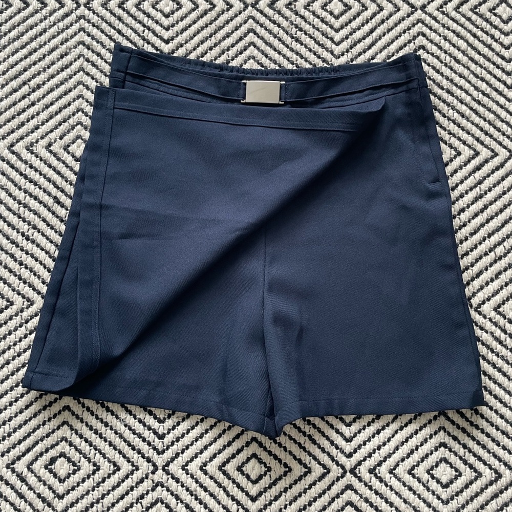 Navy skort! - Picture 2 of 5